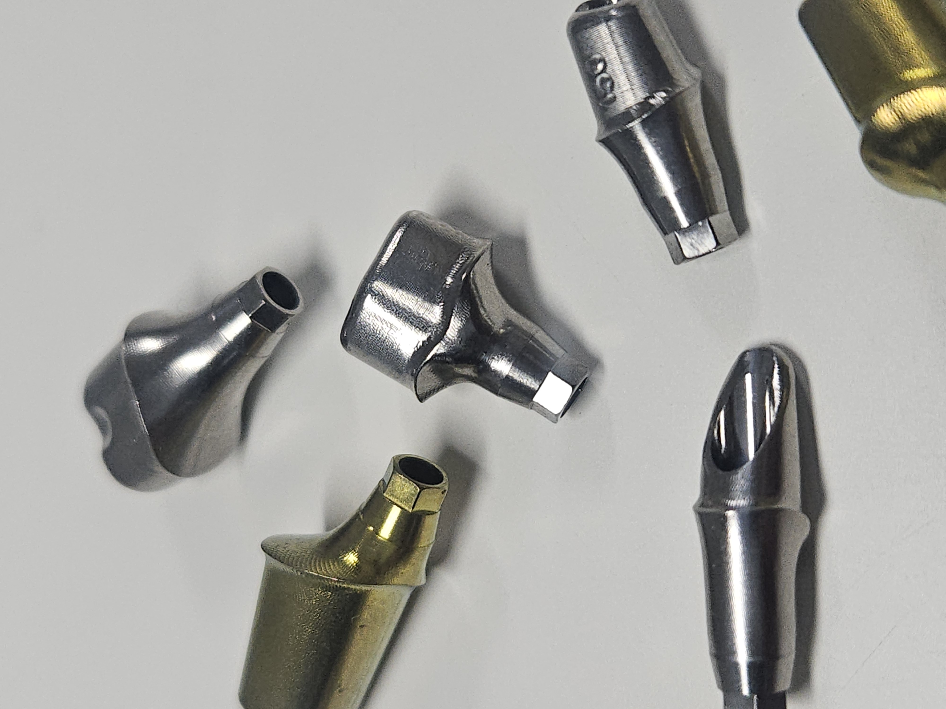 CNC 커스텀 어버트먼트 - 티타늄 정밀 가공